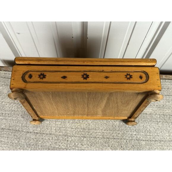 Beautiful Hand Carved Folk Art Box W Signed Painting On Inside- Kudu, Elk ? - Picture 8 of 13